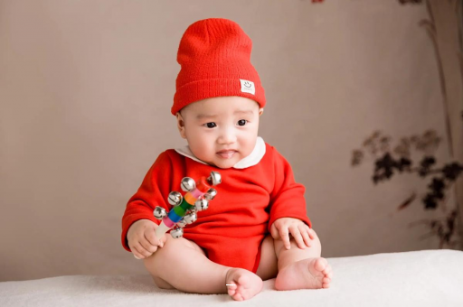 乳山宝宝几个月戴银手镯好